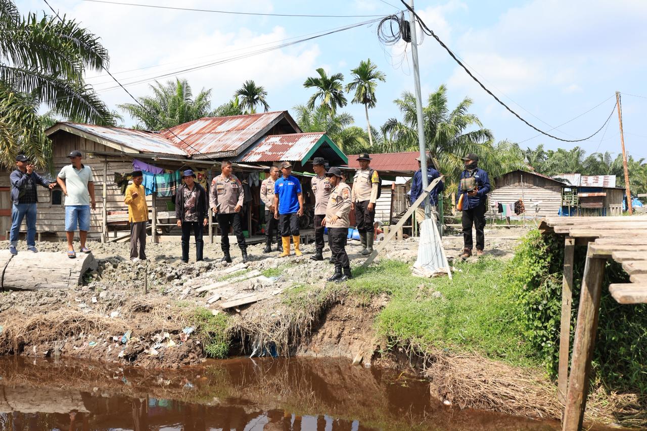 Tim Asesmen Tinjau Rencana Pembangunan Jembatan Rusak di Kampung Aman Sinaboi