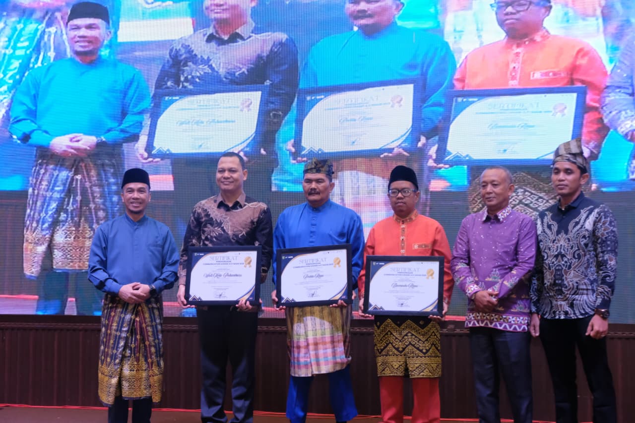 Polda Riau Raih Penghargaan Institutional Support Award pada Communication Award FIKOM UIR