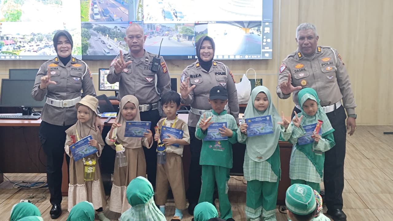 Ditlantas Polda Riau Gelar Polisi Sahabat Anak dan Green Policing di Taman Lalu Lintas
