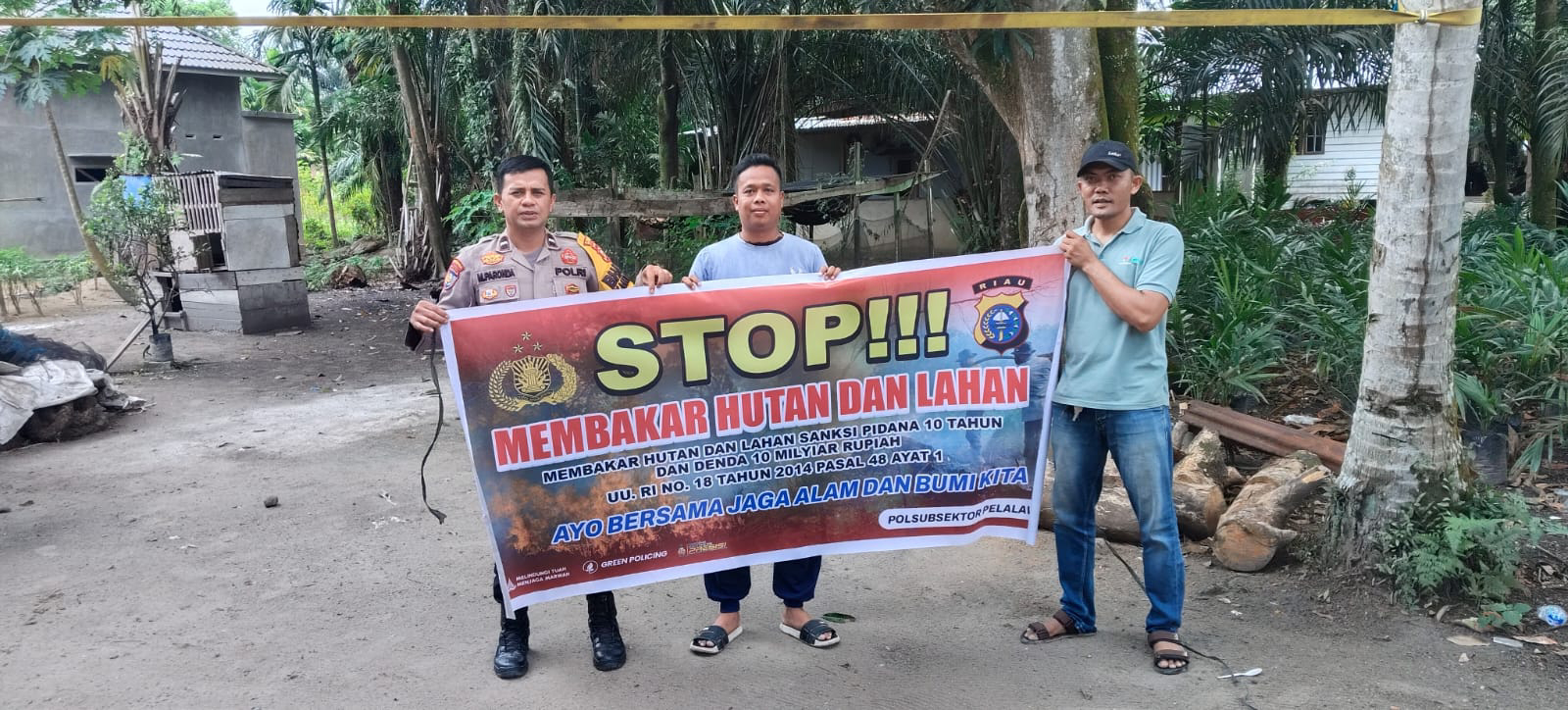 Piket Yanmas Polsubsektor Pelalawan Himbauan Masyarakat dan Spanduk Larangan Membakar Hutan