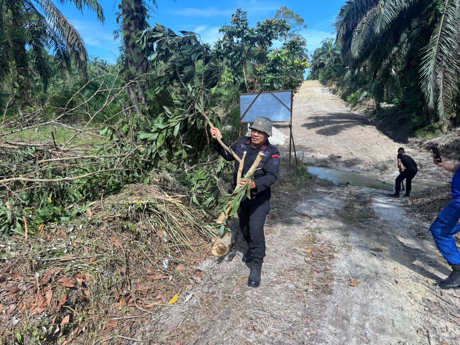 Hari ke-3, Pembangunan Jembatan Merah Putih Presisi di Desa Sungai Kuning Masuki Tahap Awal