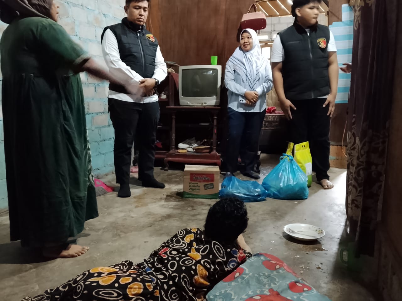 Sentuhan Humanis di Tengah Kerasnya Hidup: Polsek Tapung Hulu "Ketuk" Pintu Rumah Yatim Piatu Disabilitas