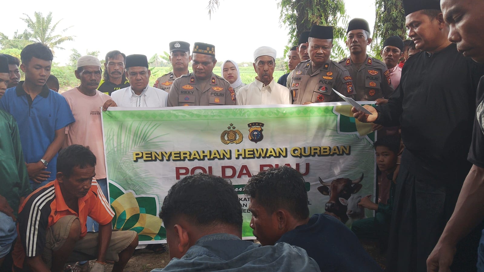 Waka Polres Rohil Hadiri Pemotongan Hewan Qurban di Bagan Cempedak, Salah Satunya Sumbangan Kapolda Riau