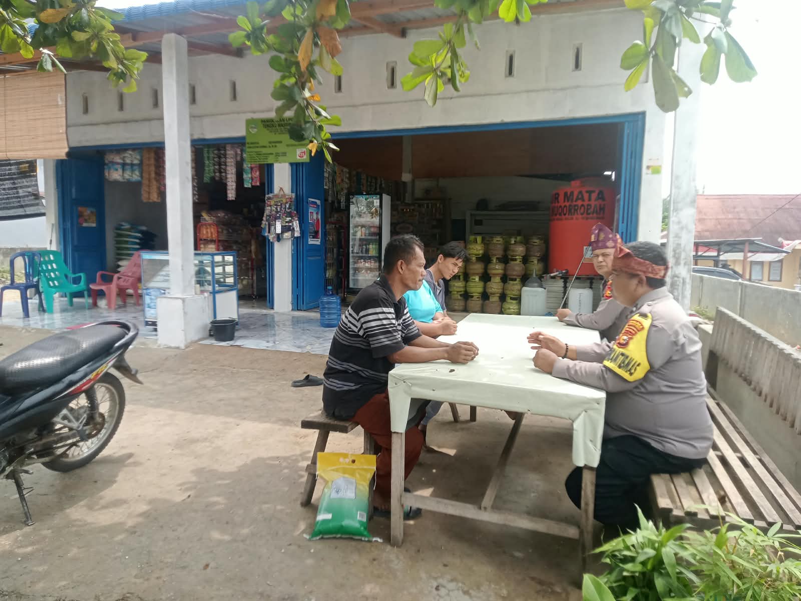 Jumat Curhat di Desa Kabun, Polisi Ajak Warga Perangi Narkoba dan Jaga Kamtibmas