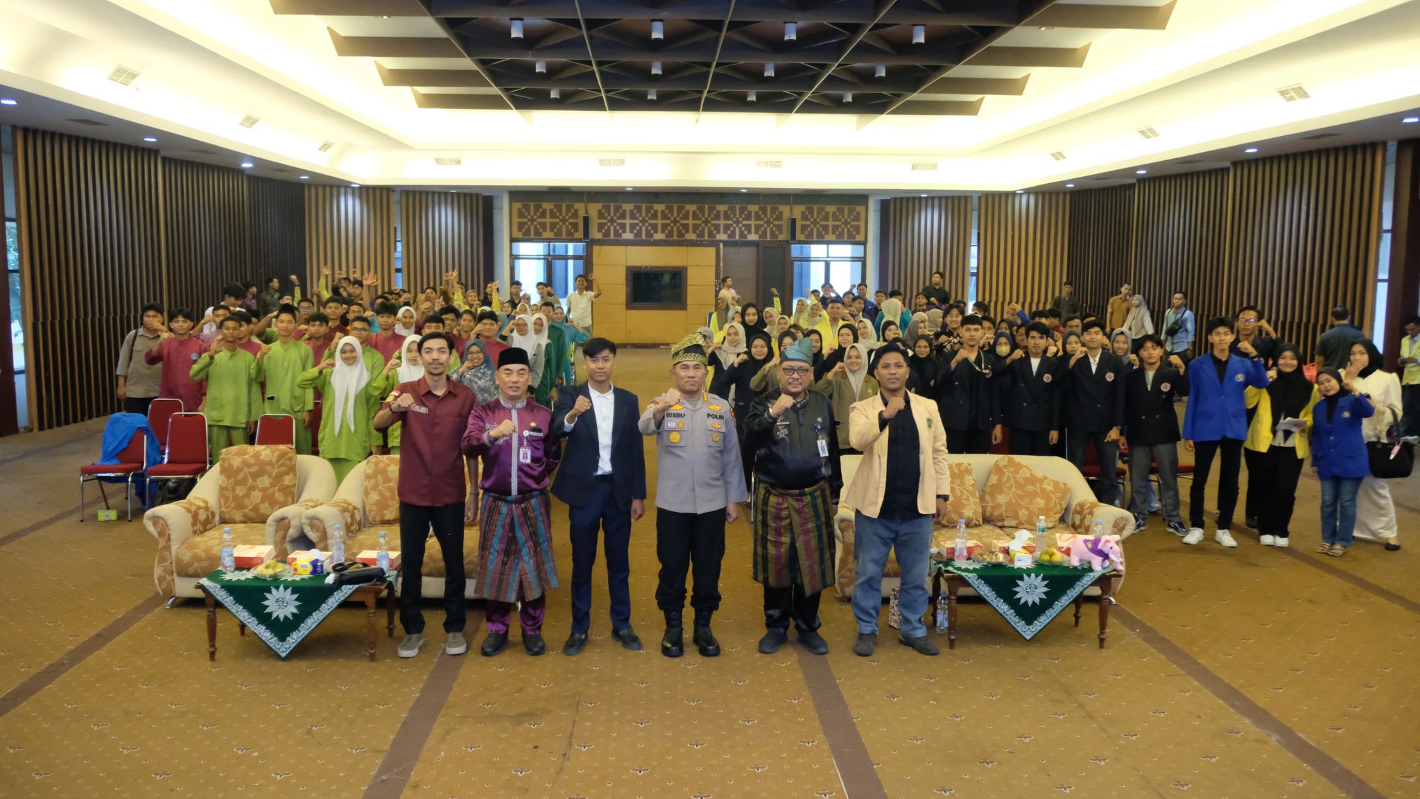 Kepolisian Daerah (Polda) Riau terus menggencarkan Green Policing ke seluruh lapisan masyarakat, terutama di kalangan mahasiswa. Polda Riau mendorong mahasiswa menjadi pemimpin hijau (Green Leadership).