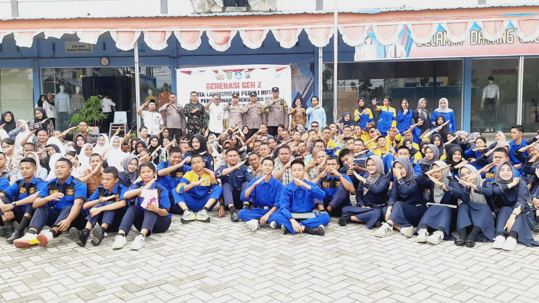 Mahasiswa & Bhabinkamtibmas Sosialisasi Green Policing di SMK Dirgantara Pekanbaru