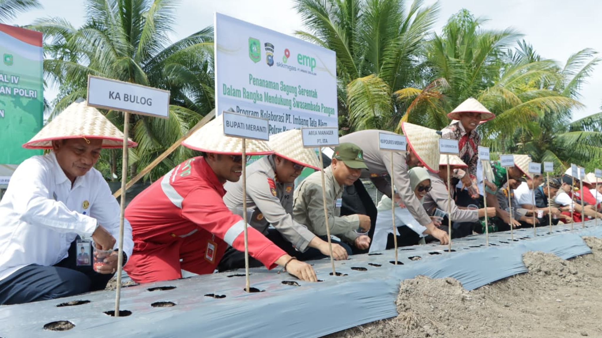 Dukung Swasembada Pangan 2025, Polres Kepulauan Meranti Tanam Jagung Serentak