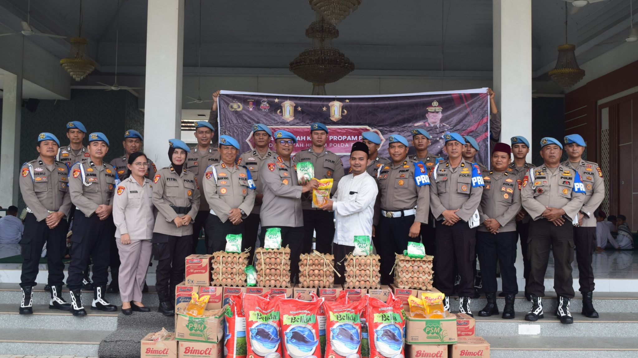 Bidpropam Polda Riau Gelar Bakti Sosial di Pondok Pesantren Nurul Azhar