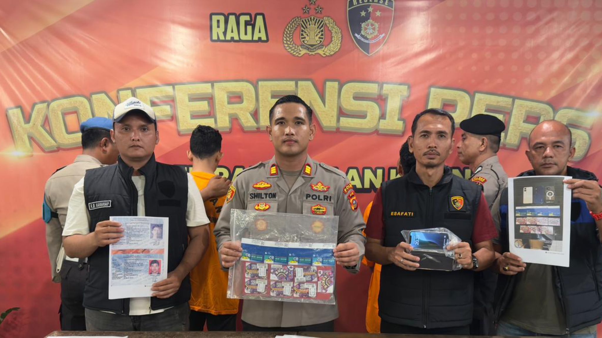 Polsek Pangkalan Kerinci  Ungkap Peredaran Kartu Prabayar Perdana yang Sudah Teregistrasi di Kota Pangkalan Kerinci.