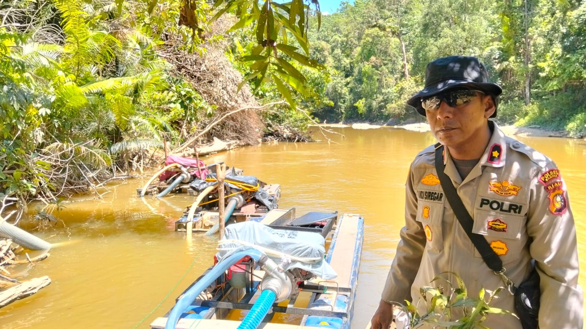 Tambang Emas Ilegal di Kampar Ditindak Tegas, 7 Rakit PETI Disita Polisi