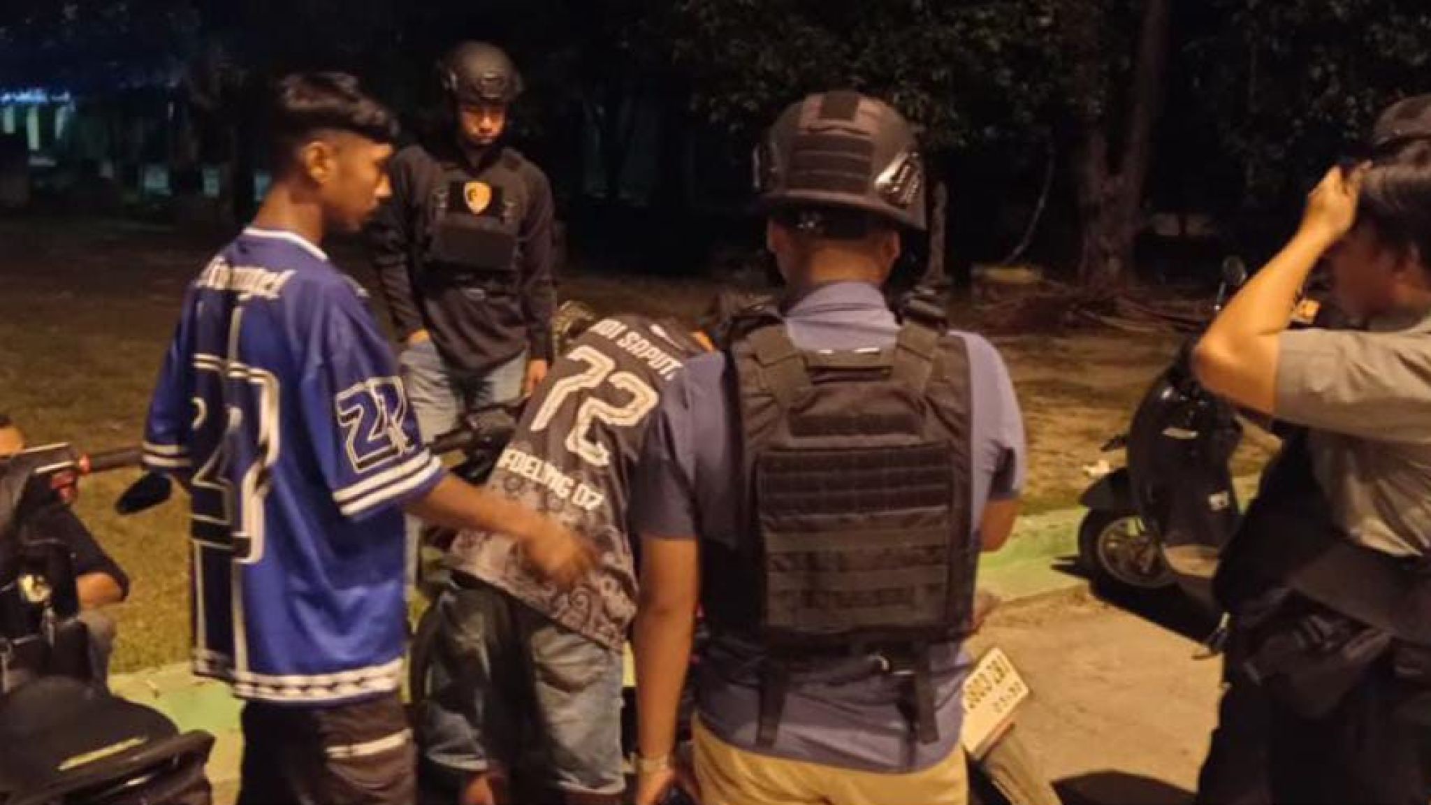 Tim Raga Polres Kampar 'Gencar' Patroli, Beri Himbauan, Cek Barang Bawaan, Cegah Potensi Kejahatan, Jaga Kamtibmas di Bangkinang