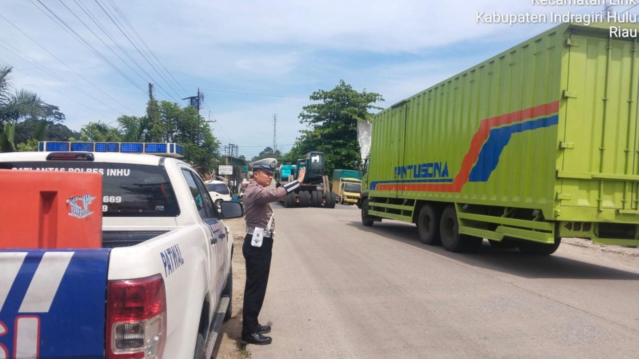 Cegah Kecelakaan, Polsek Lirik Gencarkan Patroli Rawan Laka di Jalan Lintas Timur