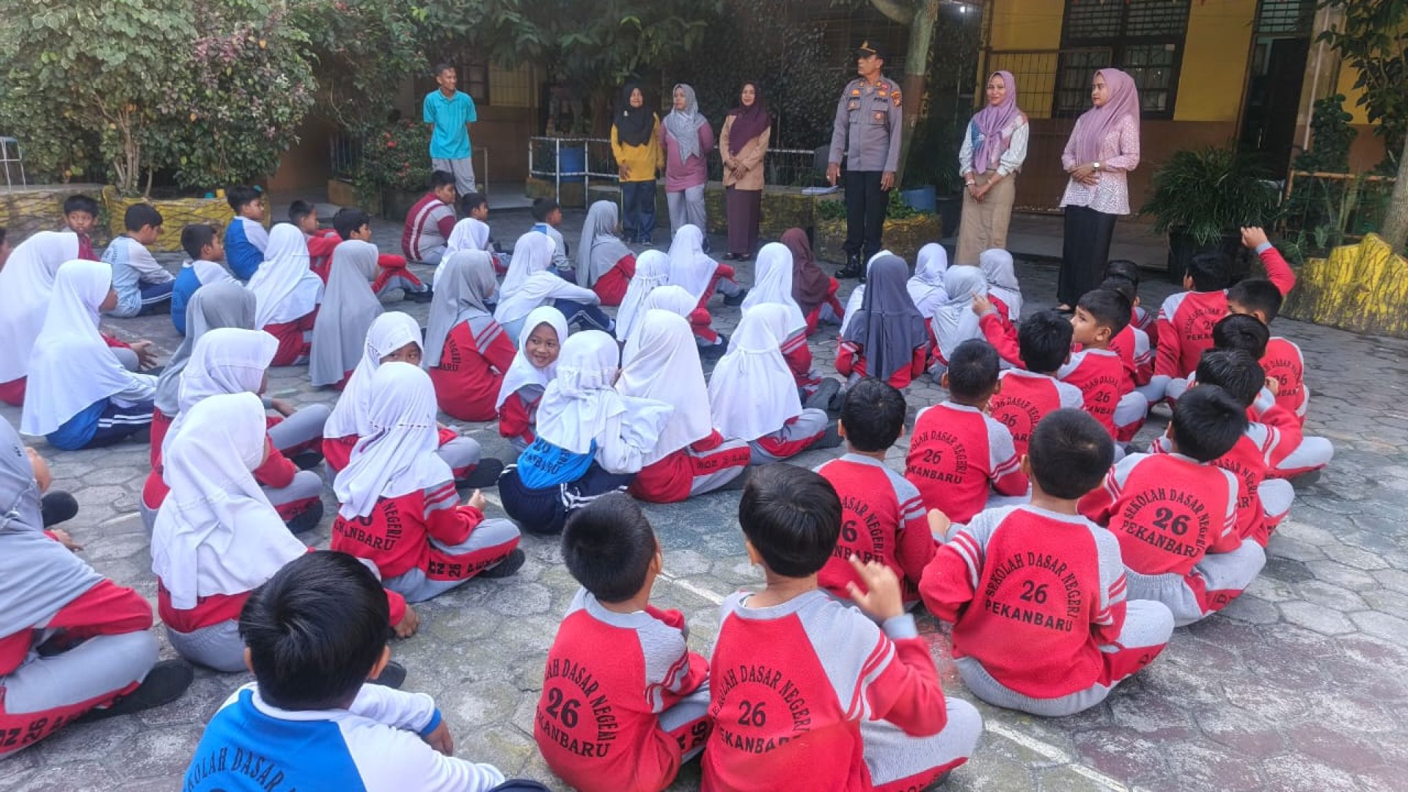 Polsek Limapuluh Gelar Sosialisasi Bahaya Bullying di SD Negeri 26 Pekanbaru