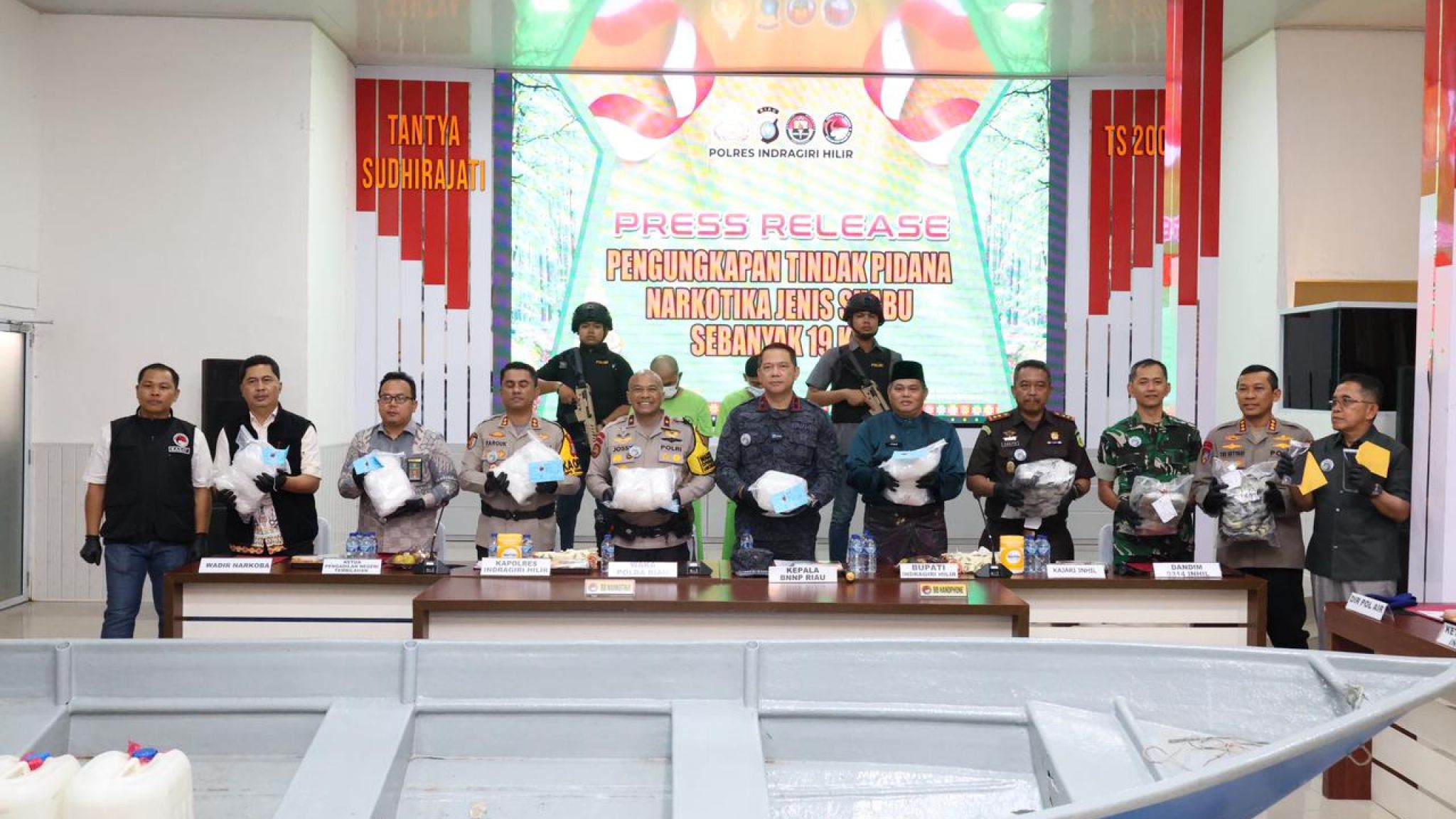 Wakapolda Riau Pimpin Pemusnahan 19 Paket Besar Sabu Jaringan Internasional di Inhil
