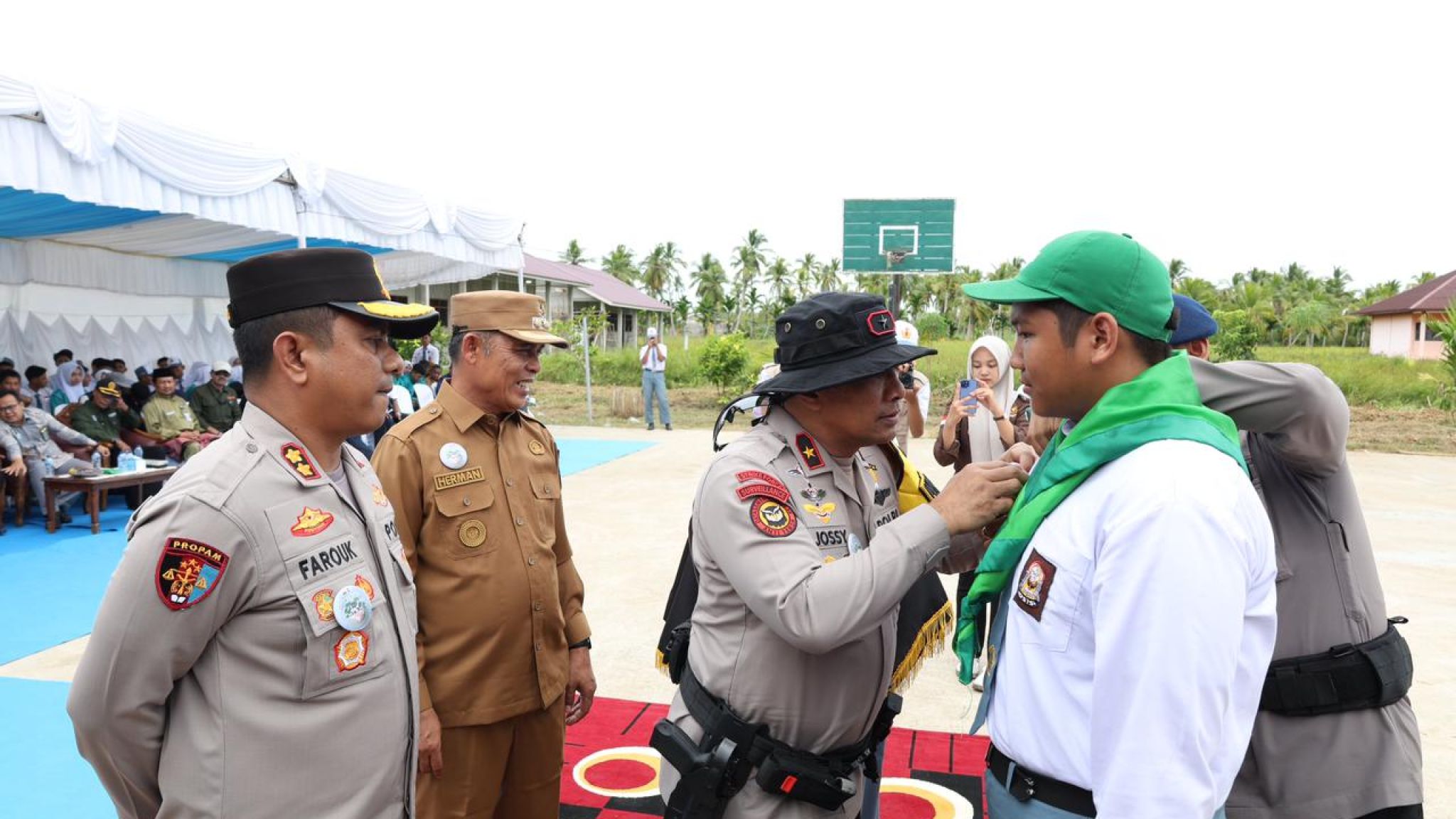 Wakapolda Riau Tanam Pohon Serentak Peringati Hari Pohon Sedunia 2025 di Inhil