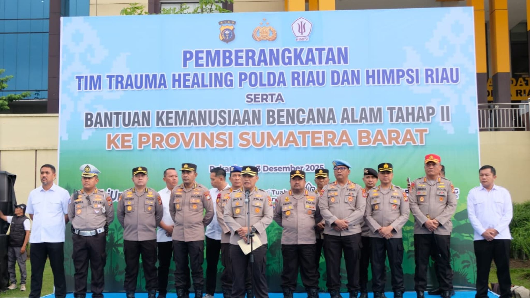 Polda Riau Berangkatkan 42 Personel Tim Trauma Healing Tahap II ke Agam, Lengkap dengan Bantuan Air Bersih, Alat Berat, dan Freezer Jenazah