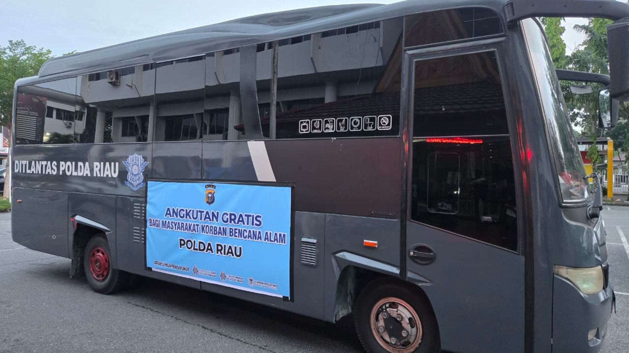 Polda Riau Sediakan Bus Gratis untuk Keluarga Korban Bencana Alam di Sumatera Barat