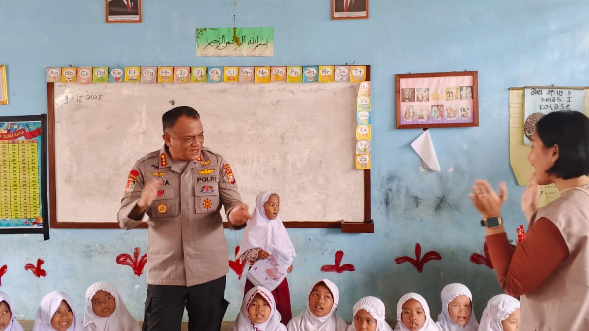 Tim Trauma Healing Polda Riau Lanjutkan Bantuan Psikososial Tahap II untuk Korban Bencana di Palembayan