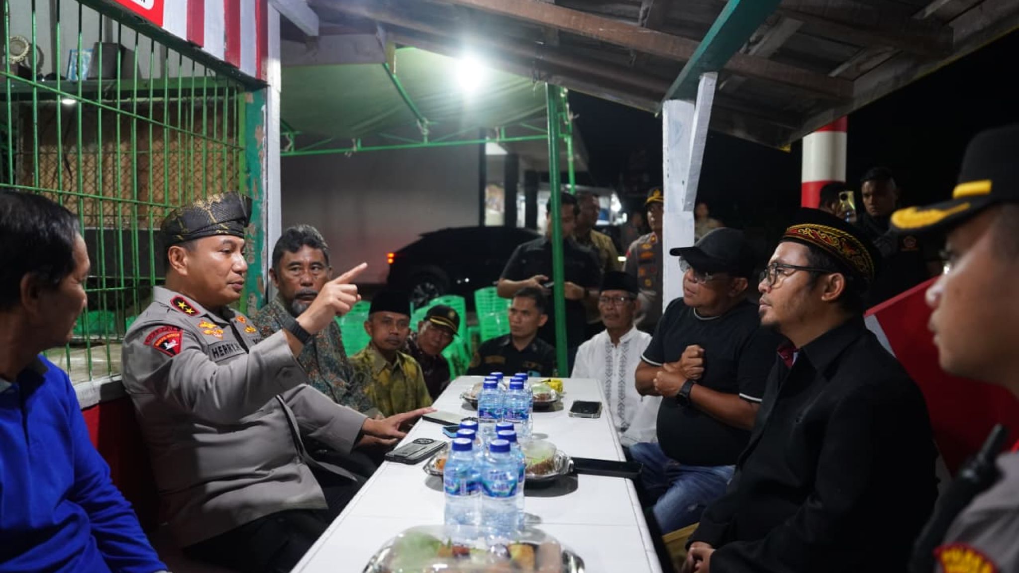 Kapolda Riau Tinjau Pos Kamling di Desa Pandau Jaya, Perkuat Sinergi Keamanan Lingkungan