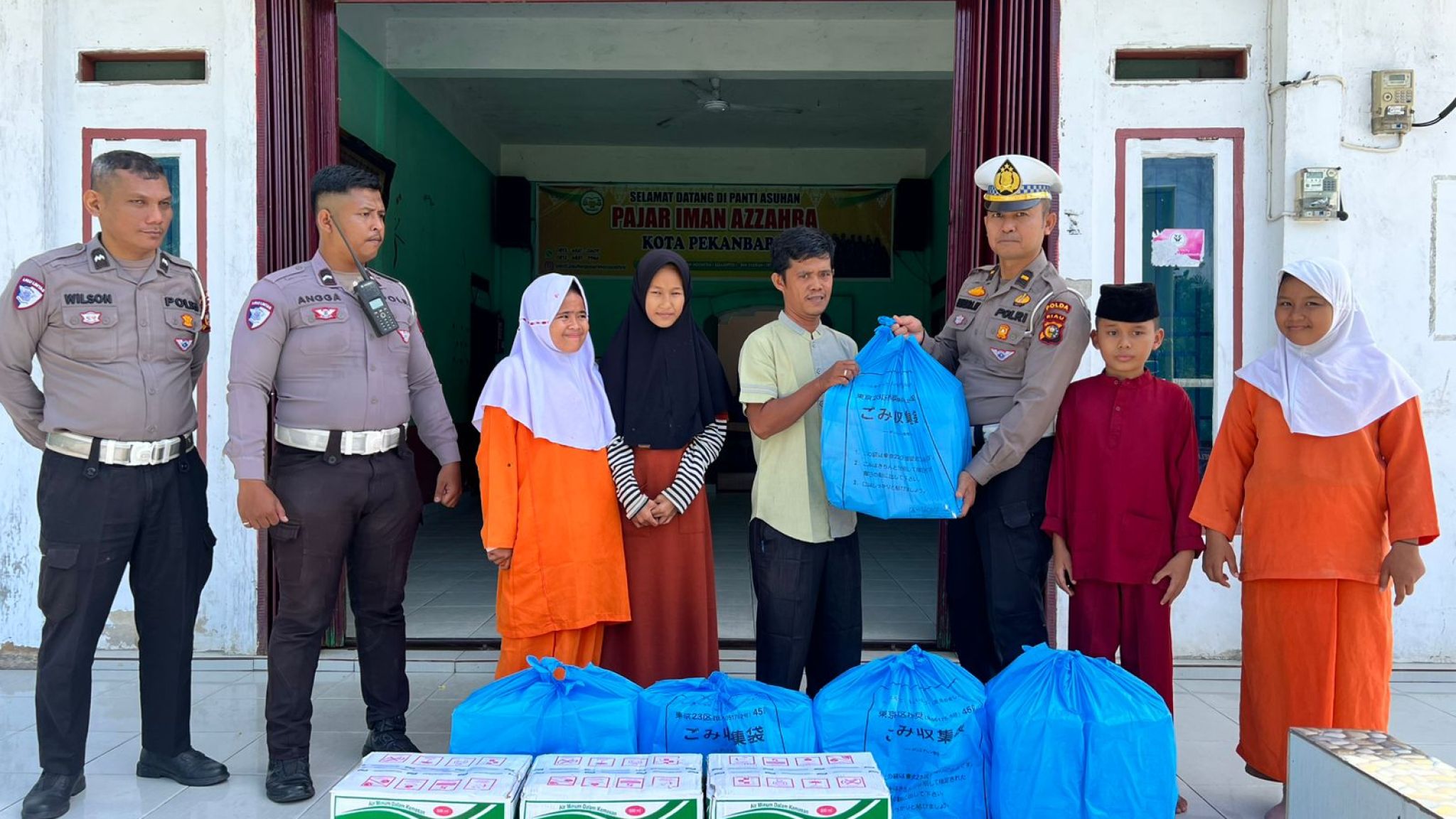 Ditlantas Polda Riau Tebar Kepedulian Lewat Program Jum’at Berkah