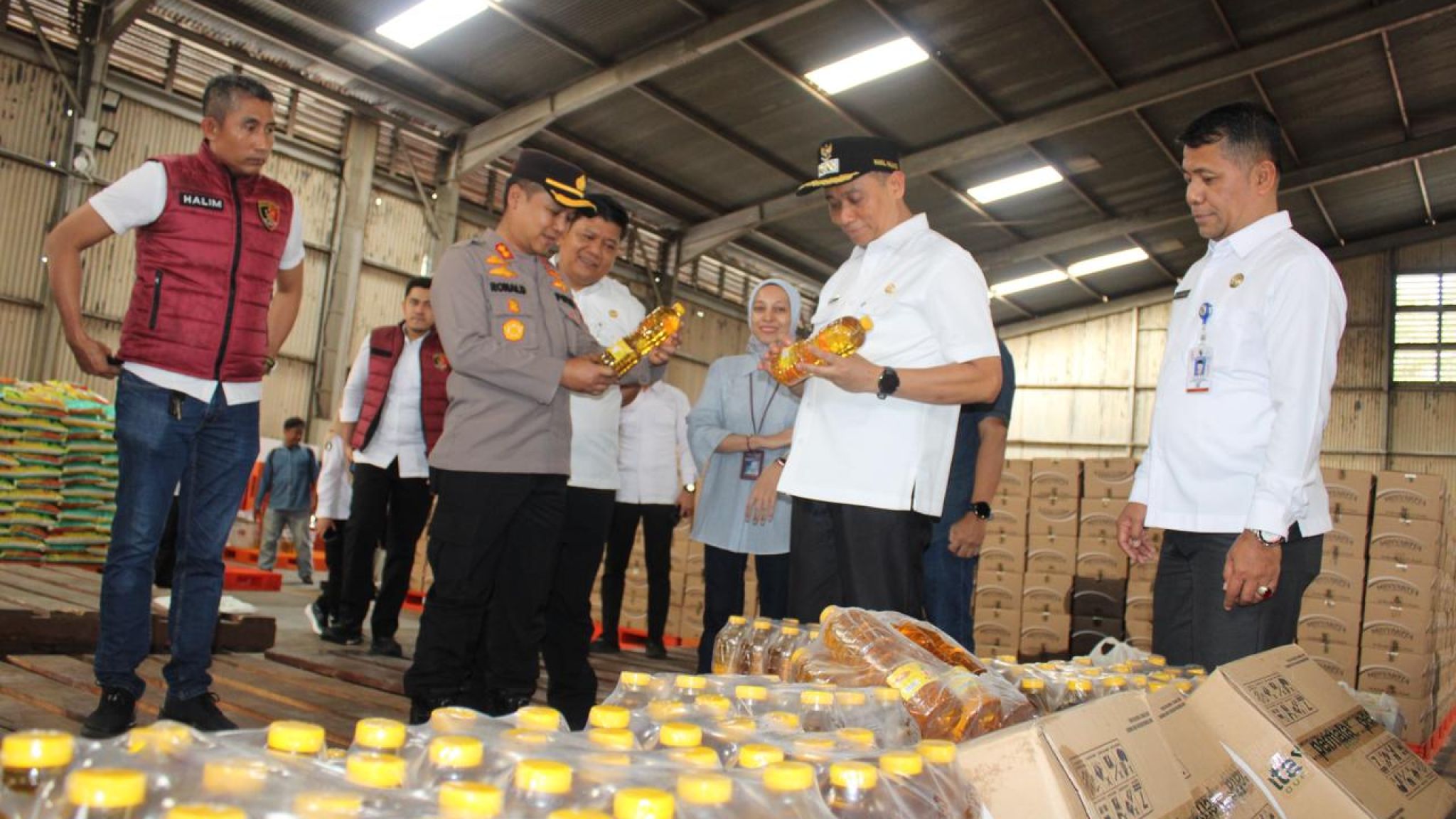 Polresta Pekanbaru Sidak Bahan Pokok dan Cek Gorong-gorong, Jaga Stabilitas Pangan dan Antisipasi Banjir Jelang Nataru