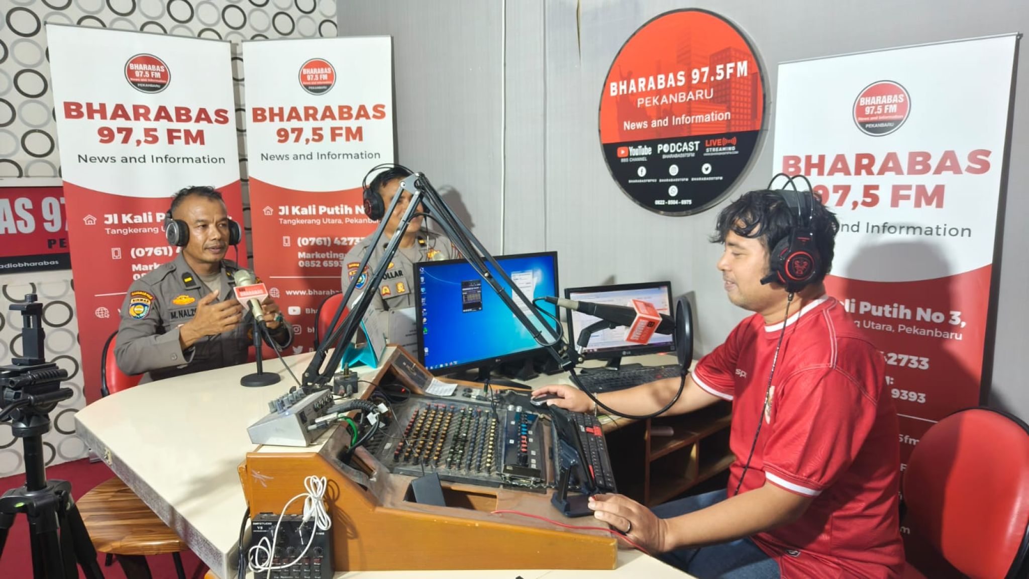 Sambut Libur Natal dan Tahun Baru, Polda Riau Sosialisasikan Kesiapan Pengamanan Lewat Podcast Radio Bharabas