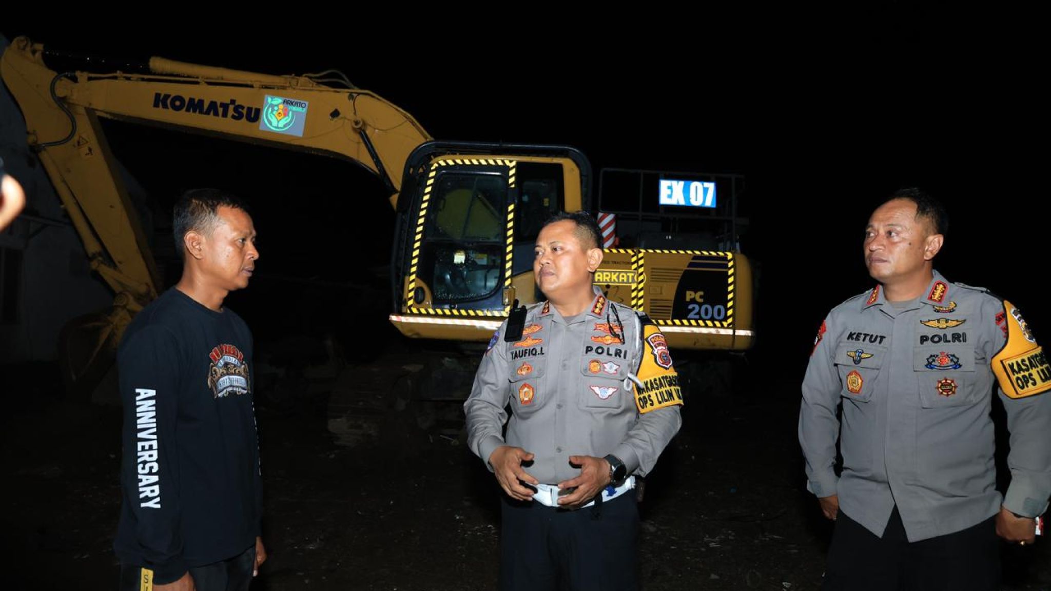 PENGIRIMAN BANTUAN ALAT BERAT DAN PENINJAUAN LOKASI BENCANA ALAM KECAMATAN PALEMBAYAN, KABUPATEN AGAM, SUMATERA BARAT